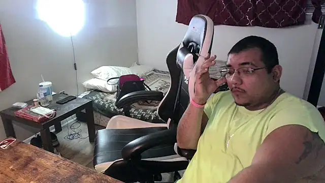 Snapshot of cloudy_couple444 chatting on December 2024 06:06:01 AM cloudy couple444 online show from December 2024 06:06:01 AM