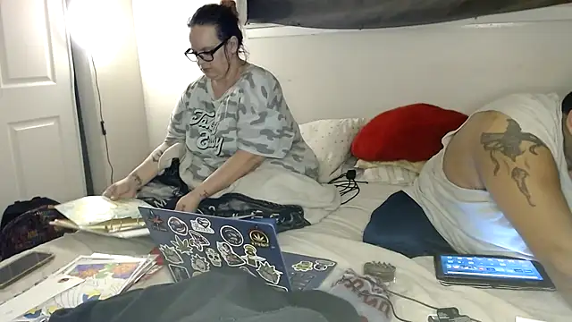 Snapshot of cloudy_couple444 chatting on November 2025 08:51:05 AM cloudy couple444 online show from November 2025 08:51:05 AM