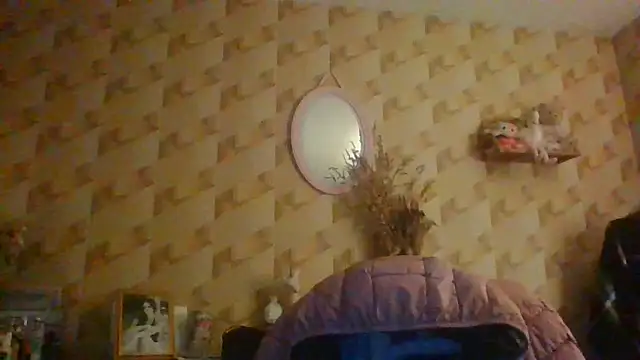 BELLAMORGANE1 online show from December 2024 07:00:02 PM