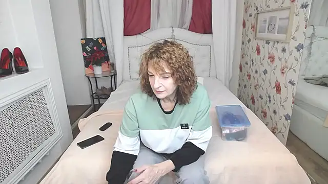 Snapshot of SilviaHart chatting on October 2025 12:44:02 PM SilviaHart online show from October 2025 12:44:02 PM