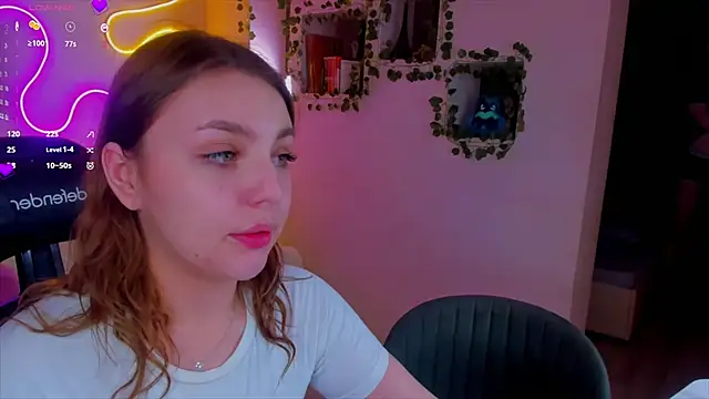 Snapshot of RobertAndLinela chatting on December 2024 01:42:01 AM RobertAndLinela online show from December 2024 01:42:01 AM