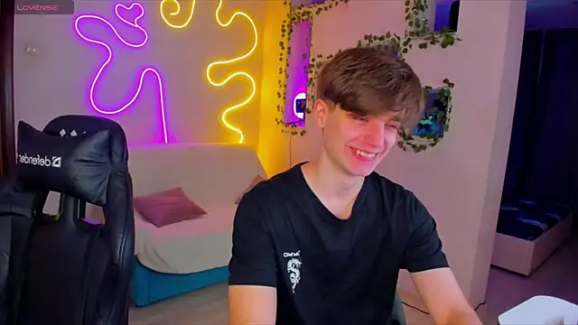 Snapshot of RobertAndLinela chatting on January 2025 05:20:01 PM RobertAndLinela online show from January 2025 05:20:01 PM