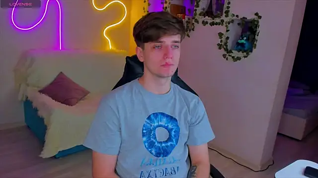 Snapshot of RobertAndLinela chatting on January 2025 05:21:02 PM RobertAndLinela online show from January 2025 05:21:02 PM