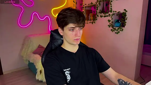 Snapshot of RobertAndLinela chatting on February 2025 07:12:02 PM RobertAndLinela online show from February 2025 07:12:02 PM