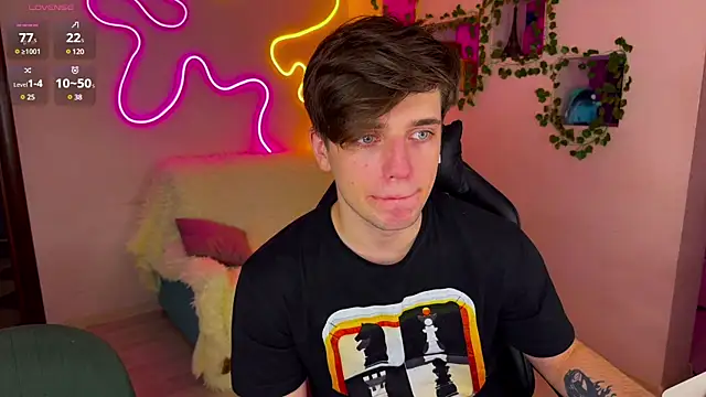 Snapshot of RobertAndLinela chatting on February 2025 08:33:02 PM RobertAndLinela online show from February 2025 08:33:02 PM