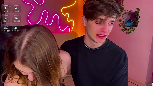 Snapshot of RobertAndLinela chatting on February 2025 10:42:02 PM RobertAndLinela online show from February 2025 10:42:02 PM