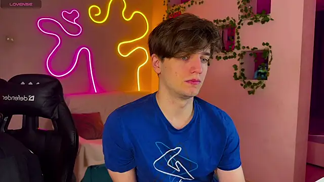 Snapshot of RobertAndLinela chatting on February 2025 06:34:02 PM RobertAndLinela online show from February 2025 06:34:02 PM