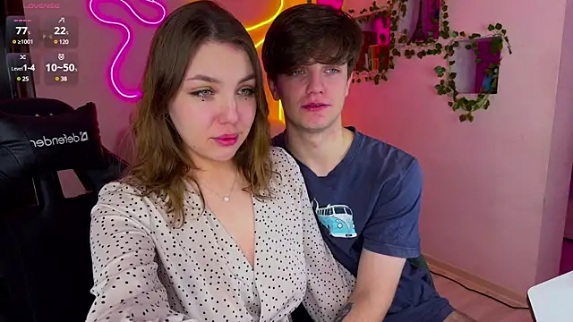 Snapshot of RobertAndLinela chatting on March 2025 11:07:02 AM RobertAndLinela online show from March 2025 11:07:02 AM