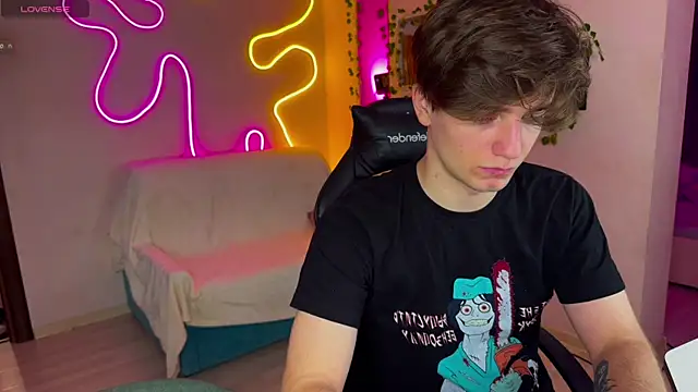 Snapshot of RobertAndLinela chatting on March 2025 11:12:02 AM RobertAndLinela online show from March 2025 11:12:02 AM