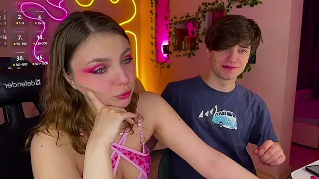 Snapshot of RobertAndLinela chatting on March 2025 05:27:01 PM RobertAndLinela online show from March 2025 05:27:01 PM