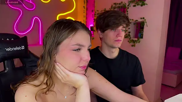 Snapshot of RobertAndLinela chatting on March 2025 05:53:02 PM RobertAndLinela online show from March 2025 05:53:02 PM