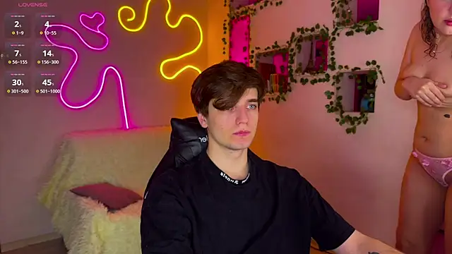 Snapshot of RobertAndLinela chatting on March 2025 06:18:01 PM RobertAndLinela online show from March 2025 06:18:01 PM