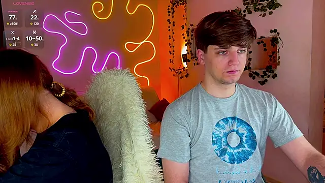 Snapshot of RobertAndLinela chatting on September 2025 01:16:02 AM RobertAndLinela online show from September 2025 01:16:02 AM