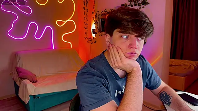 Snapshot of RobertAndLinela chatting on September 2025 03:33:01 PM RobertAndLinela online show from September 2025 03:33:01 PM