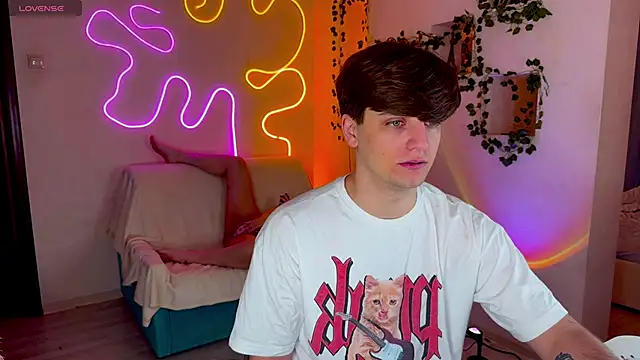 Snapshot of RobertAndLinela chatting on September 2025 07:27:01 PM RobertAndLinela online show from September 2025 07:27:01 PM