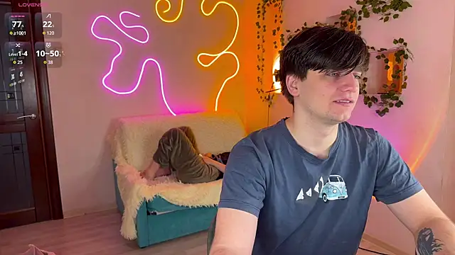 Snapshot of RobertAndLinela chatting on October 2025 06:43:01 AM RobertAndLinela online show from October 2025 06:43:01 AM