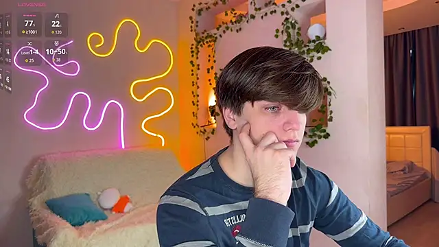 Snapshot of RobertAndLinela chatting on October 2025 12:34:02 PM RobertAndLinela online show from October 2025 12:34:02 PM