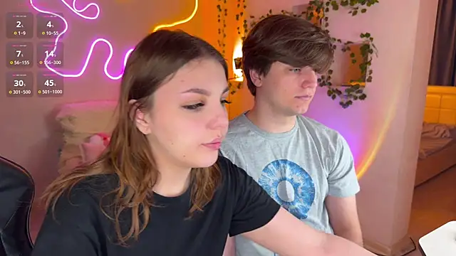 Snapshot of RobertAndLinela chatting on November 2025 04:40:02 PM RobertAndLinela online show from November 2025 04:40:02 PM