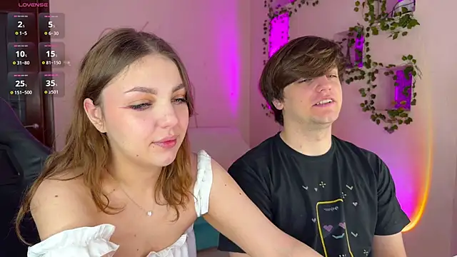 Snapshot of RobertAndLinela chatting on December 2025 02:27:01 AM RobertAndLinela online show from December 2025 02:27:01 AM