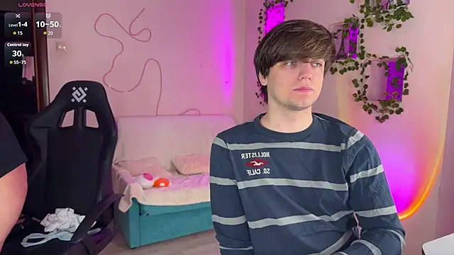 Snapshot of RobertAndLinela chatting on December 2025 03:12:02 AM RobertAndLinela online show from December 2025 03:12:02 AM