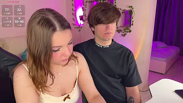 Snapshot of RobertAndLinela chatting on December 2025 05:35:01 AM RobertAndLinela online show from December 2025 05:35:01 AM