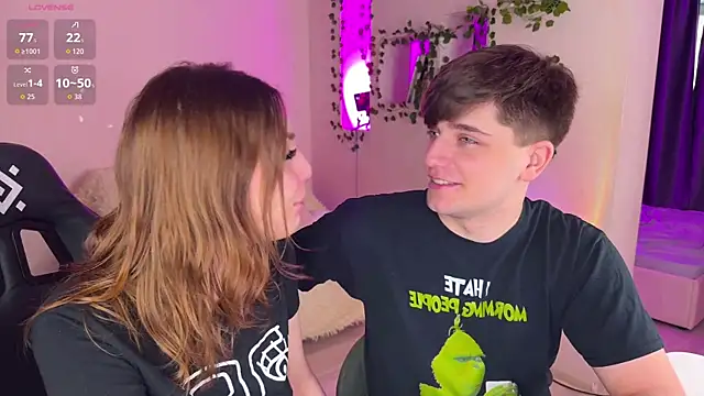 Snapshot of RobertAndLinela chatting on December 2025 10:11:01 AM RobertAndLinela online show from December 2025 10:11:01 AM