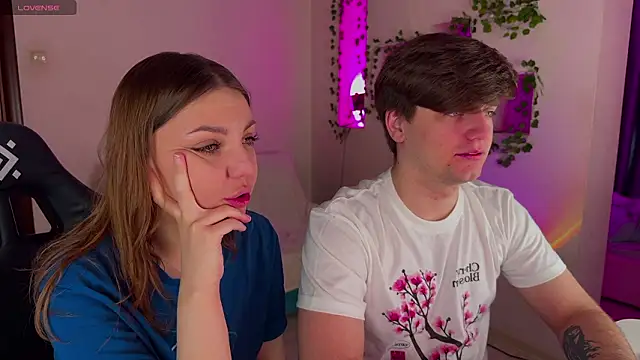 Snapshot of RobertAndLinela chatting on February 2026 09:15:01 AM RobertAndLinela online show from February 2026 09:15:01 AM