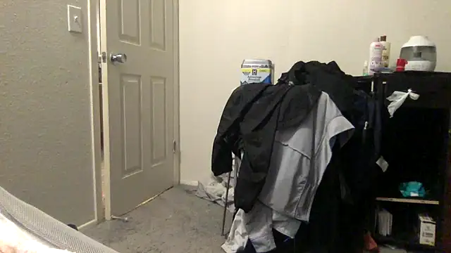 bubblebut420 online show from November 2025 01:10:01 PM