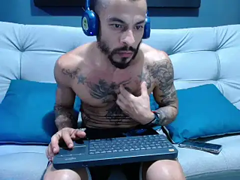 Snapshot of callme_douglas chatting on January 2025 11:33:01 PM callme douglas online show from January 2025 11:33:01 PM