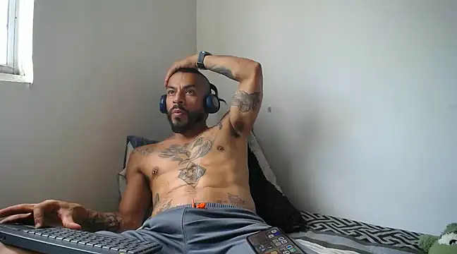 Snapshot of callme_douglas chatting on January 2025 06:39:01 PM callme douglas online show from January 2025 06:39:01 PM