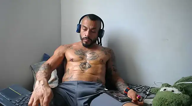 Snapshot of callme_douglas chatting on January 2025 10:11:02 PM callme douglas online show from January 2025 10:11:02 PM