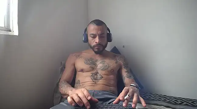 Snapshot of callme_douglas chatting on January 2025 12:59:01 PM callme douglas online show from January 2025 12:59:01 PM