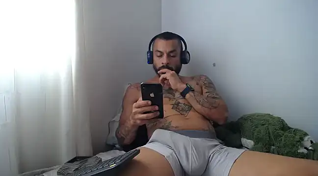 Snapshot of callme_douglas chatting on February 2025 03:57:02 PM callme douglas online show from February 2025 03:57:02 PM