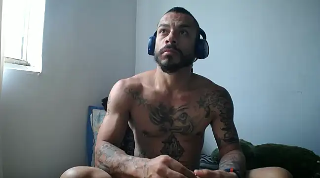 Snapshot of callme_douglas chatting on February 2025 01:11:01 PM callme douglas online show from February 2025 01:11:01 PM