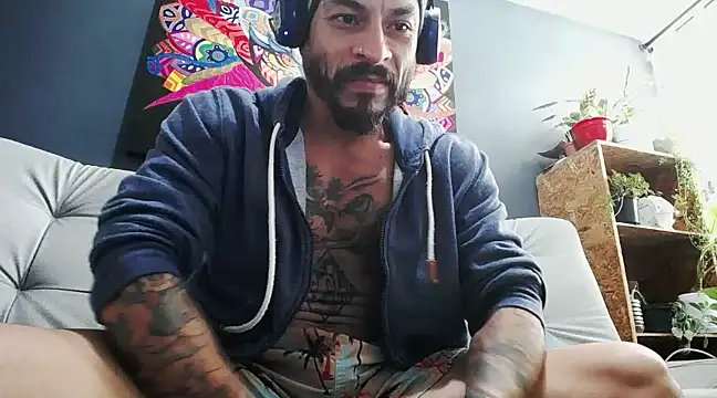 Snapshot of callme_douglas chatting on February 2025 03:40:01 PM callme douglas online show from February 2025 03:40:01 PM