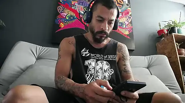 Snapshot of callme_douglas chatting on February 2025 03:59:01 PM callme douglas online show from February 2025 03:59:01 PM