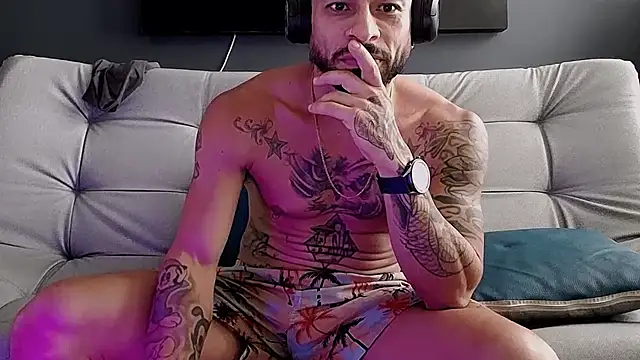 Snapshot of callme_douglas chatting on September 2025 03:23:01 PM callme douglas online show from September 2025 03:23:01 PM