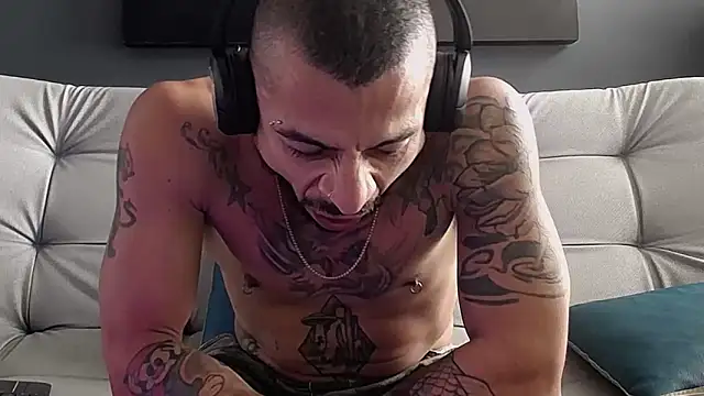 Snapshot of callme_douglas chatting on September 2025 02:18:02 PM callme douglas online show from September 2025 02:18:02 PM