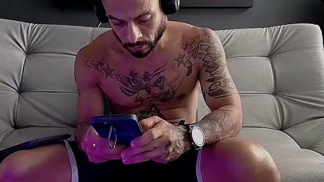 Snapshot of callme_douglas chatting on September 2025 02:42:02 PM callme douglas online show from September 2025 02:42:02 PM