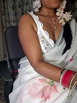 Snapshot of sexyhoney27 chatting on February 2025 06:40:01 PM sexyhoney27 online show from February 2025 06:40:01 PM