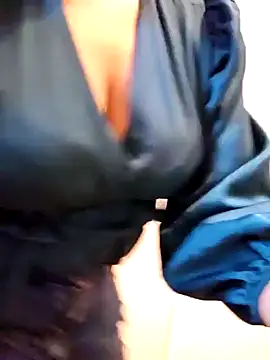 Snapshot of lizzzziee chatting on December 2024 11:22:01 AM lizzzziee online show from December 2024 11:22:01 AM