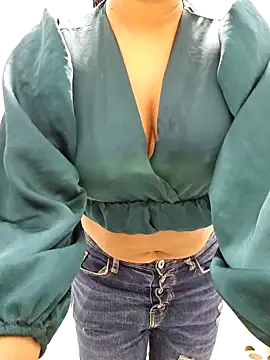 Snapshot of lizzzziee chatting on December 2024 04:32:02 PM lizzzziee online show from December 2024 04:32:02 PM