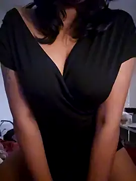 Snapshot of lizzzziee chatting on December 2024 12:57:02 AM lizzzziee online show from December 2024 12:57:02 AM