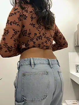 Snapshot of lizzzziee chatting on January 2025 12:06:02 PM lizzzziee online show from January 2025 12:06:02 PM