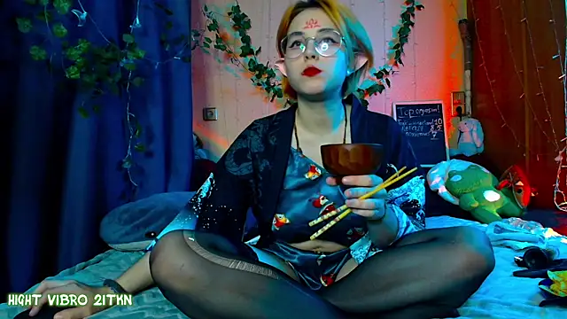 TrickyKitsune online show from February 2025 04:07:01 PM