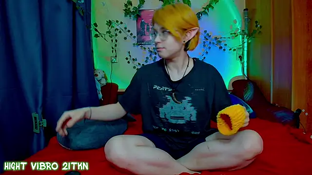 TrickyKitsune online show from September 2025 10:15:01 AM