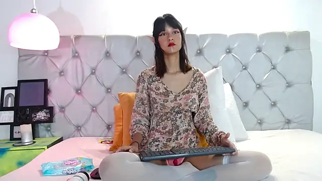 Snapshot of ravennocturne chatting on January 2025 02:00:02 PM ravennocturne online show from January 2025 02:00:02 PM