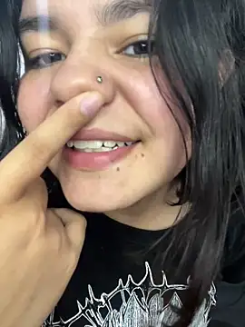 Snapshot of pretty_angela1 chatting on January 2025 05:44:01 PM pretty angela1 online show from January 2025 05:44:01 PM