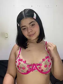 Snapshot of pretty_angela1 chatting on January 2025 08:58:01 AM pretty angela1 online show from January 2025 08:58:01 AM