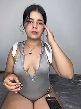 Snapshot of pretty_angela1 chatting on March 2025 02:28:02 AM pretty angela1 online show from March 2025 02:28:02 AM